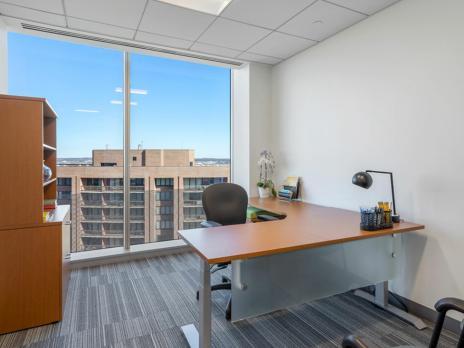 1400 Crystal Drive Arlington NV Standard Office with Floor to Ceiling Windows