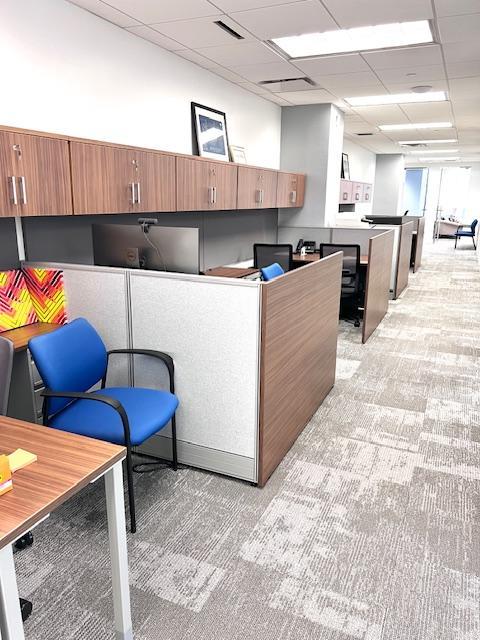 950 Third Avenue New York NY 2 workstations + small desk