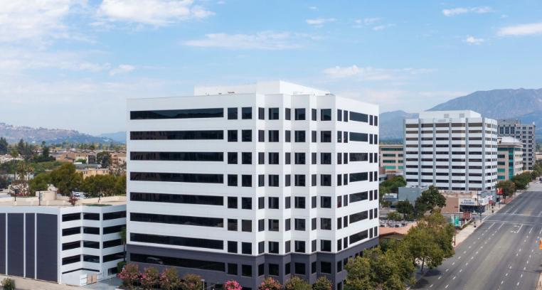 Modern nine-story office building with glass facade in Pasadena